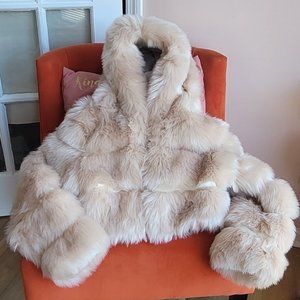 QIYE Faux Fur Crop Hooded Jacket Size Medium